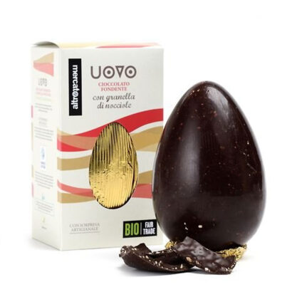 Uova di Pasqua cioccolato fondente con granella di nocciole